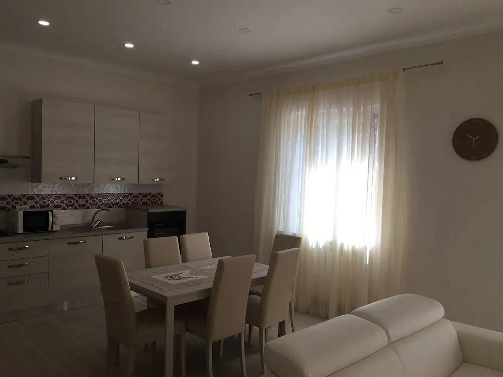 Hotel Holiday House Santa Rita Minori