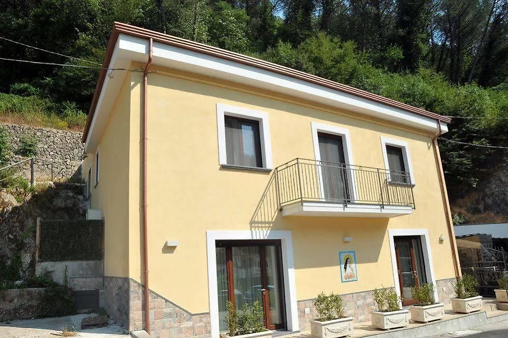 Holiday House Santa Rita Minori Hotel