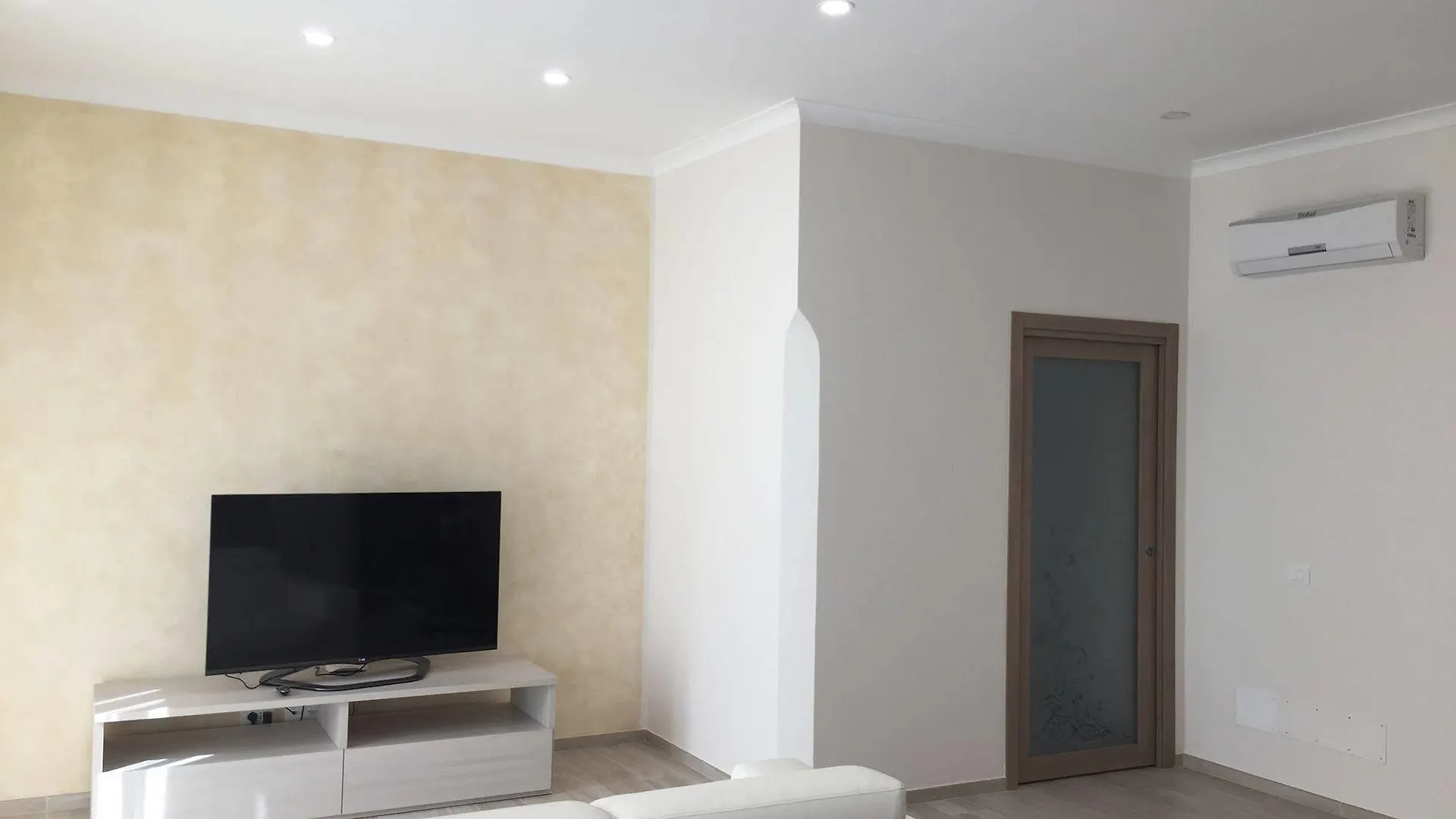 Hotel Holiday House Santa Rita Minori