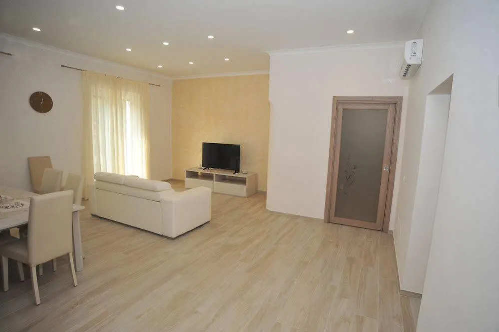 Hotel Holiday House Santa Rita Minori
