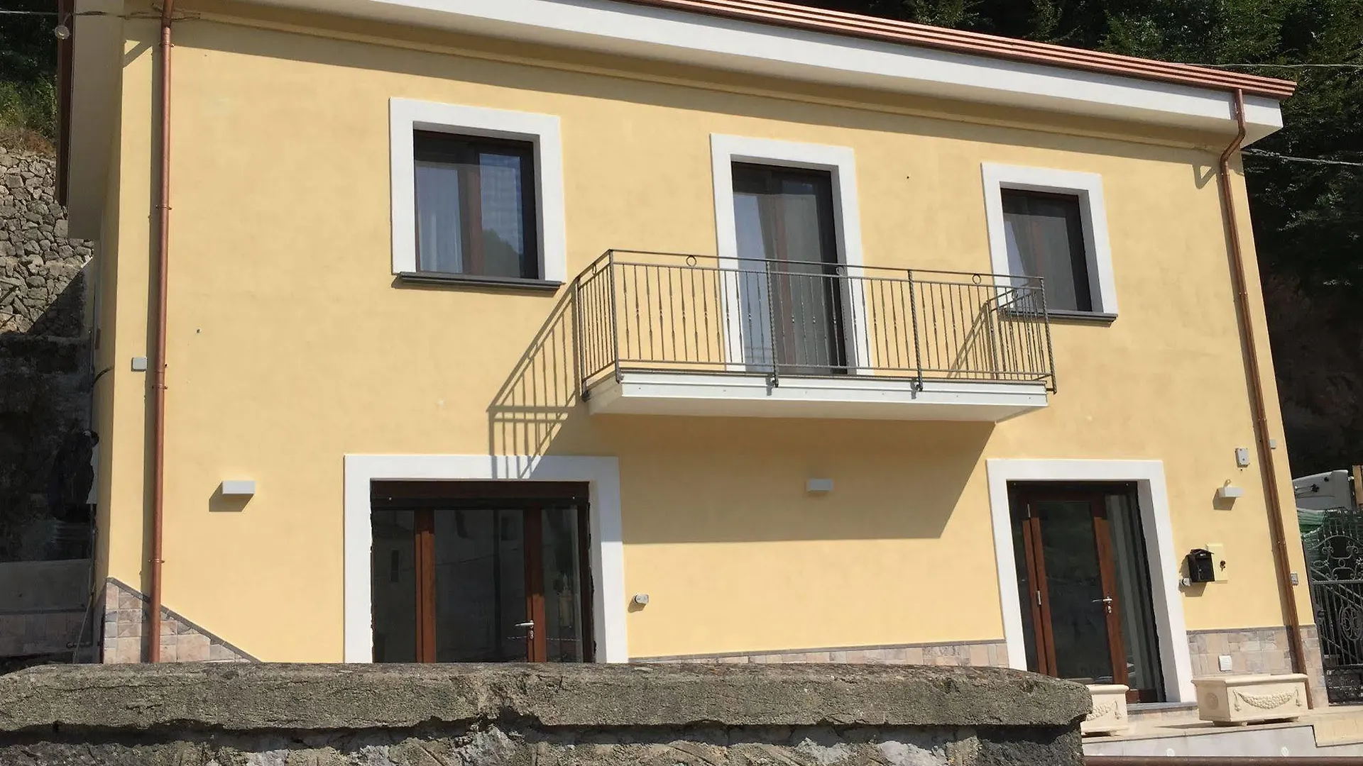 Holiday House Santa Rita contacts