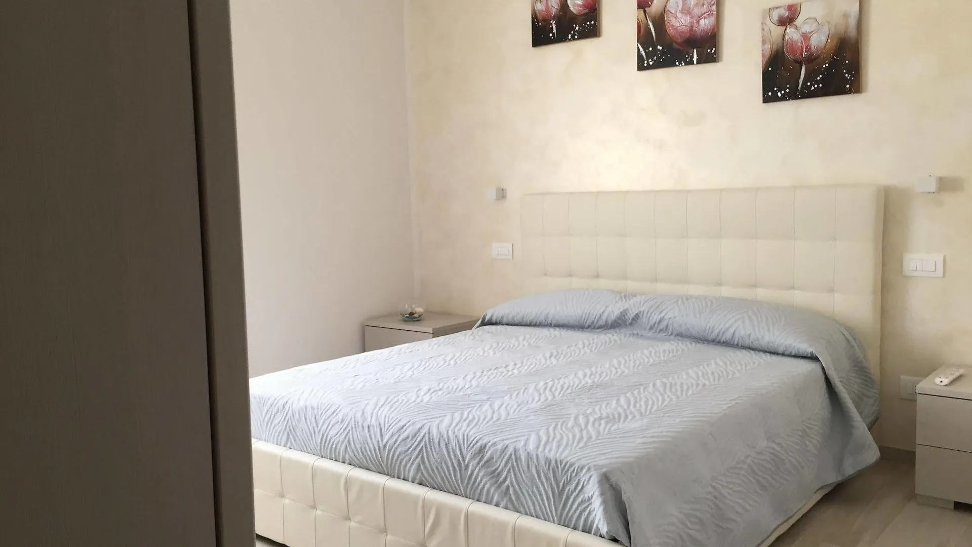 Holiday House Santa Rita Minori 2*,